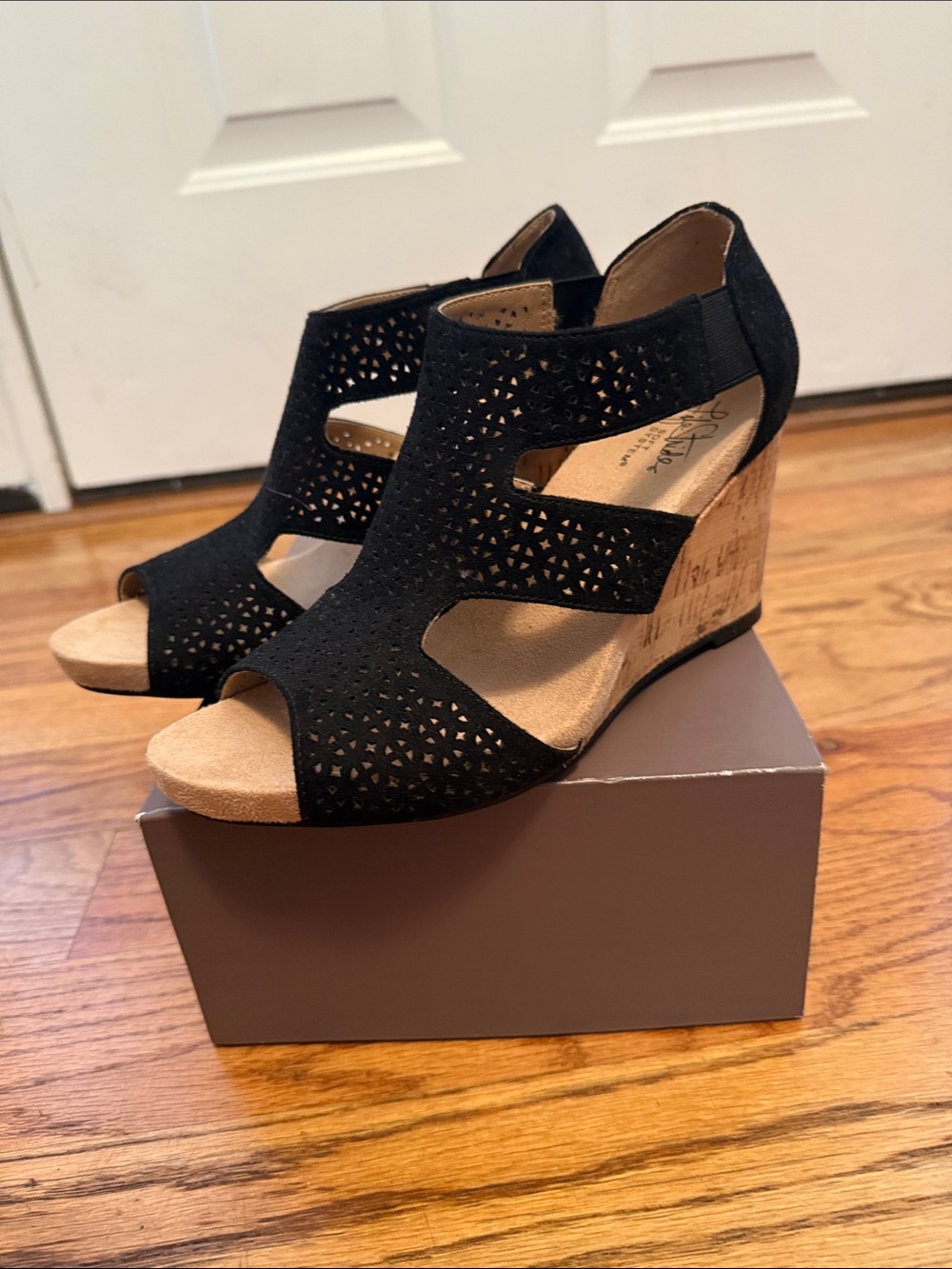 Women’s Black Laser-Cut Wedge Sandals new size 7.5
